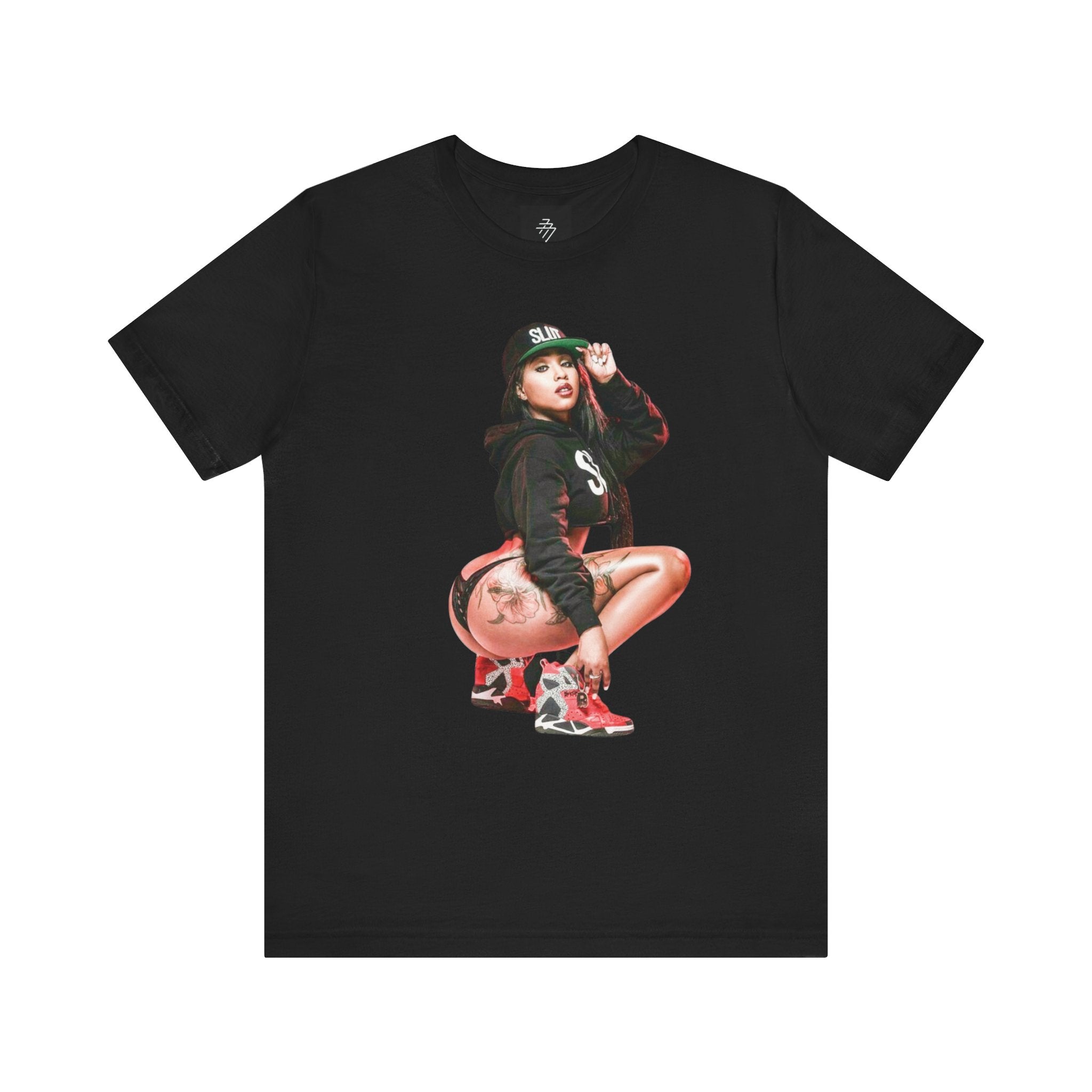 Pinup Girl Squat Graphic T-Shirt | Streetwear Woman Illustration