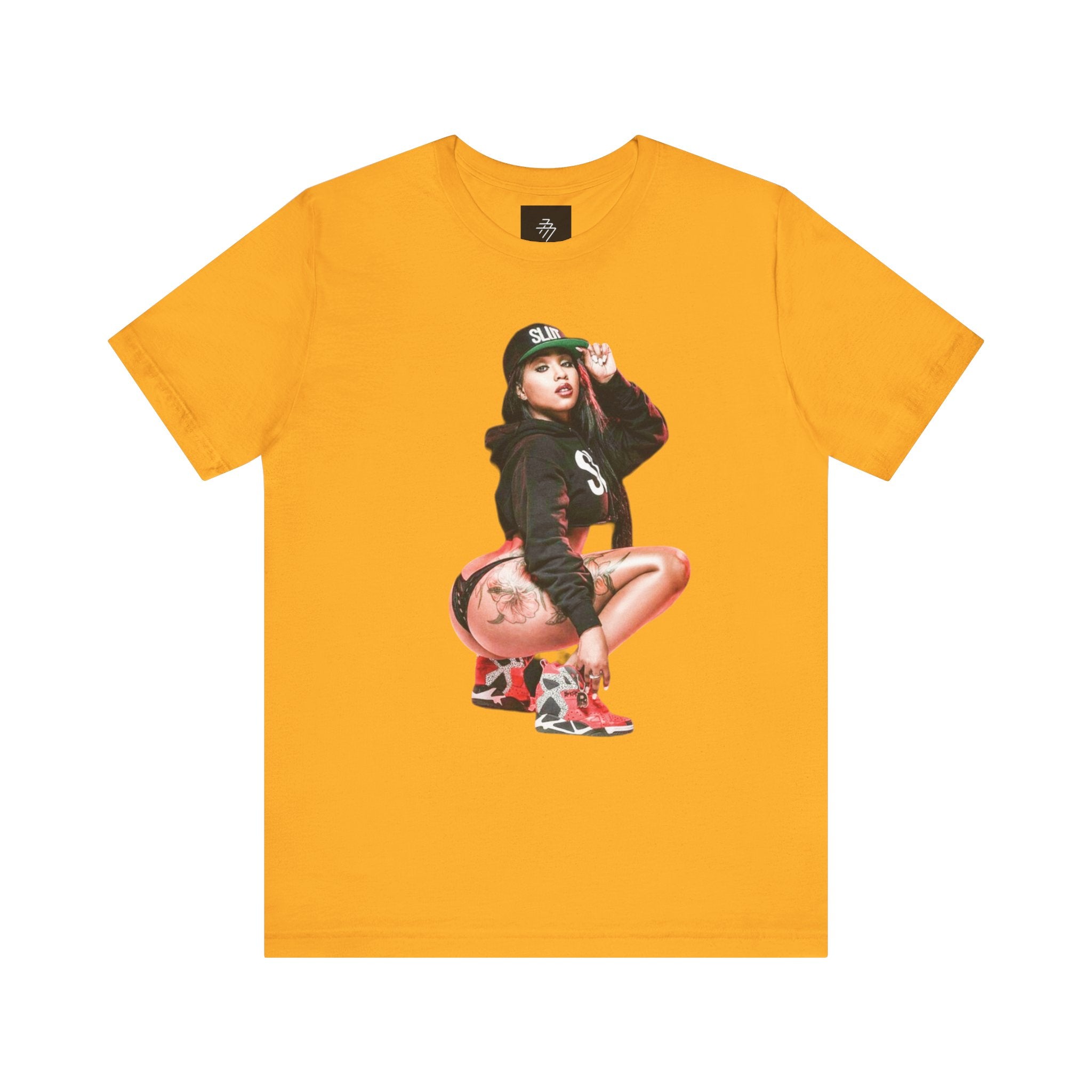 Pinup Girl Squat Graphic T-Shirt | Streetwear Woman Illustration