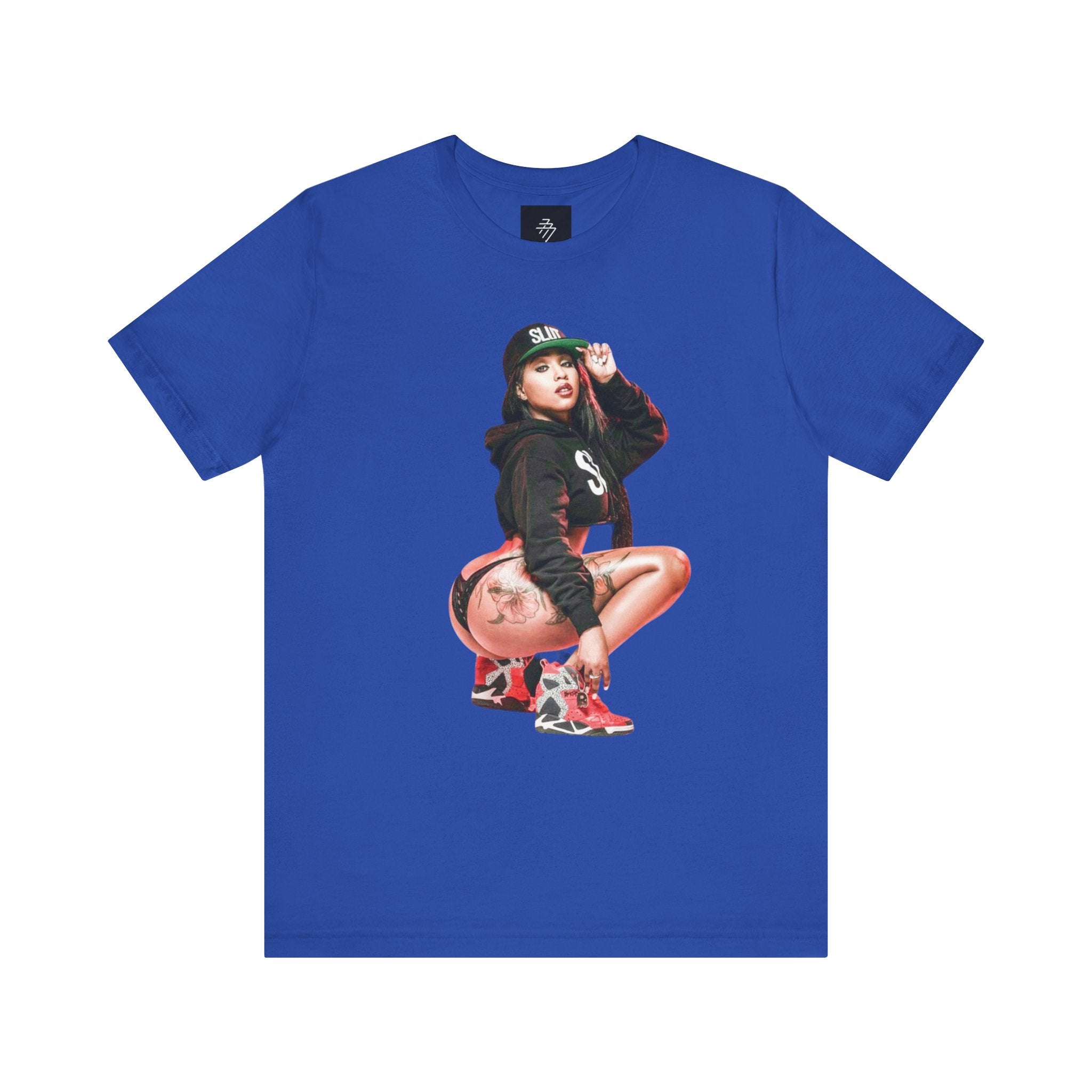 Pinup Girl Squat Graphic T-Shirt | Streetwear Woman Illustration